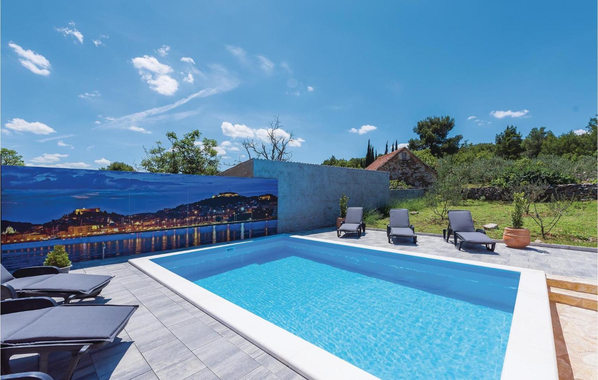 Amazing Home In Bilice With Outdoor Swimming Pool 希贝尼克 外观 照片