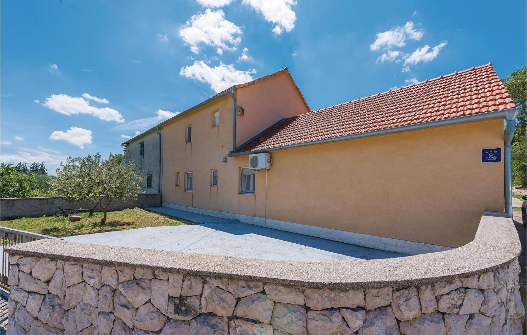 Amazing Home In Bilice With Outdoor Swimming Pool 希贝尼克 外观 照片