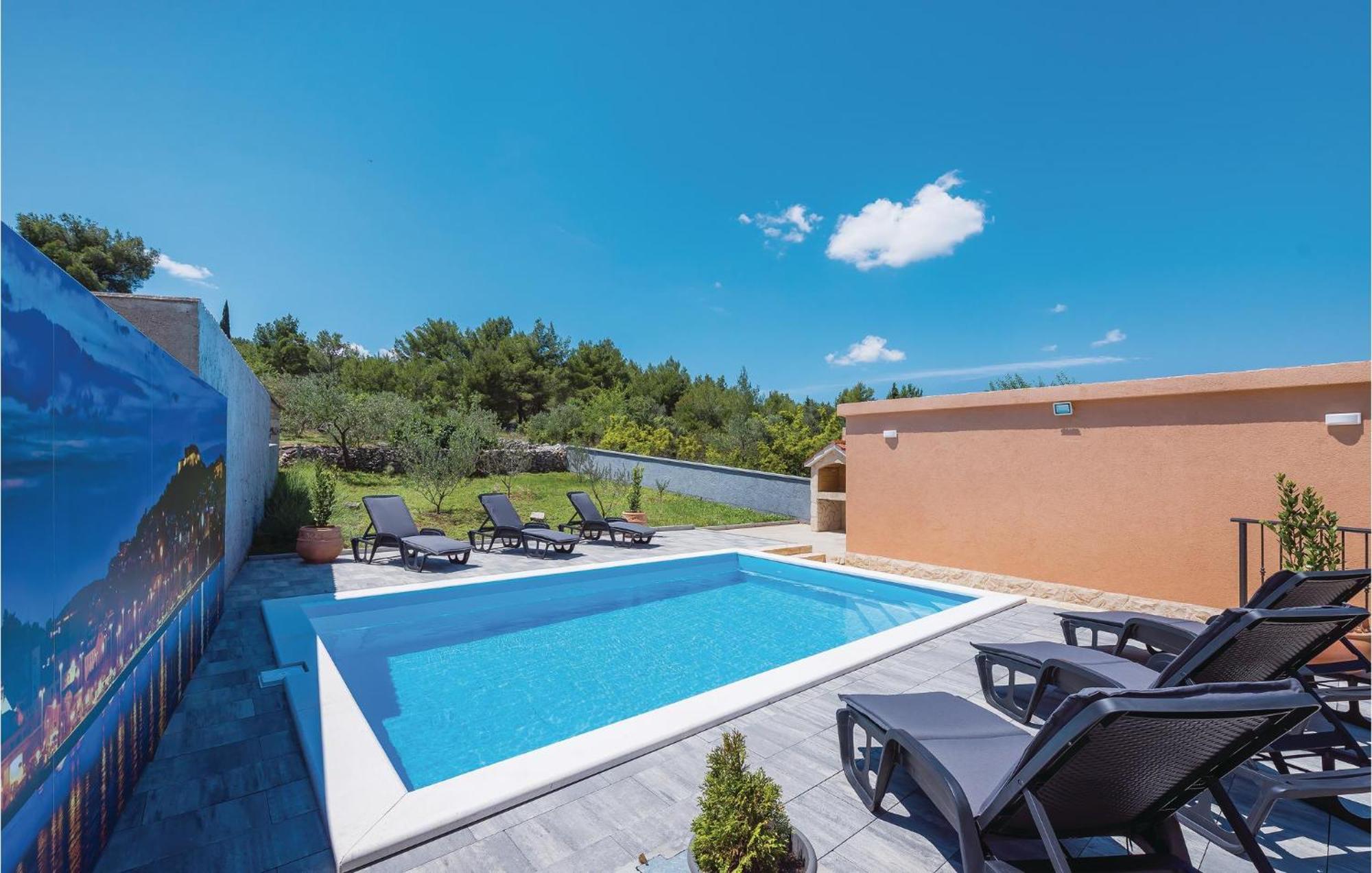 Amazing Home In Bilice With Outdoor Swimming Pool 希贝尼克 外观 照片